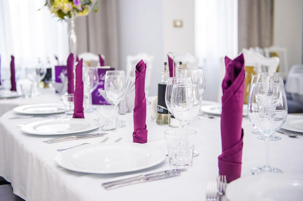 קלוז'-נאפוקה Royal Class Hotel מראה חיצוני תמונה